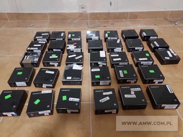 Sprzęt informatyczny - pakiet zawierający 33 poz. asort. (wg oddzielnego wykazu), w tym m.in.: komputery GIGABYTE BRIX GB-BXI3-5010, komputery GIGABYTE BRIX GB-BXI3-4010 itp. 